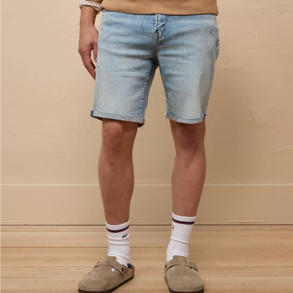 AE 9 AirFlex+ Distressed Denim Jean Short Shorts Size 32